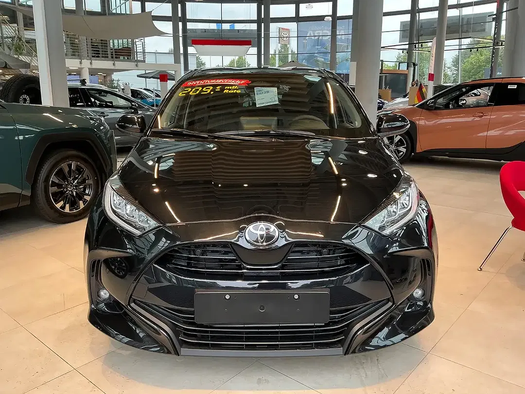 Toyota Yaris - Thumbnail 3