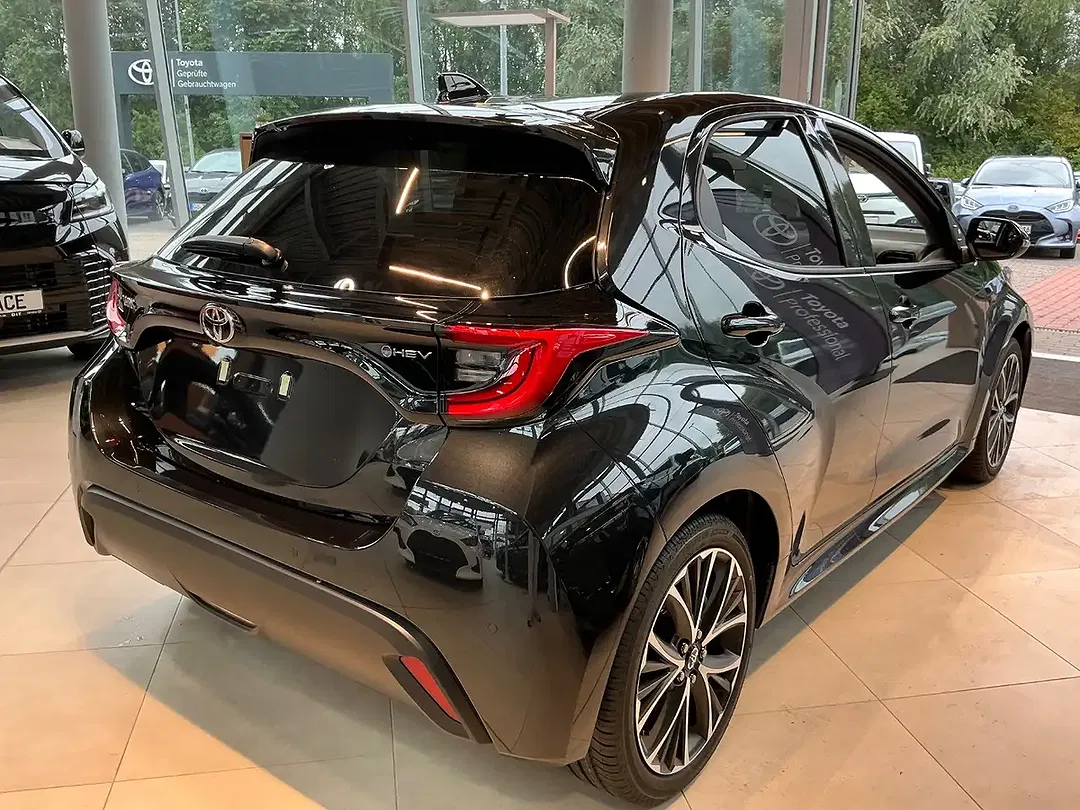 Toyota Yaris - Thumbnail 6