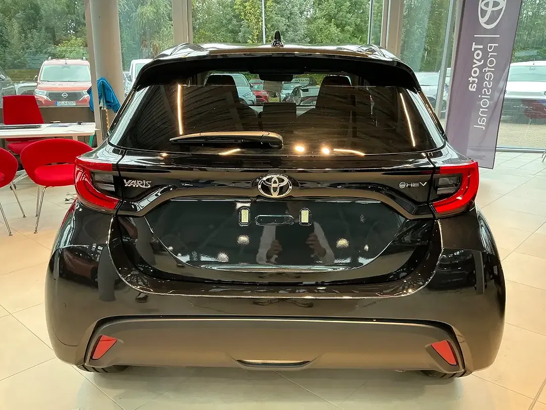 Toyota Yaris - Thumbnail 8