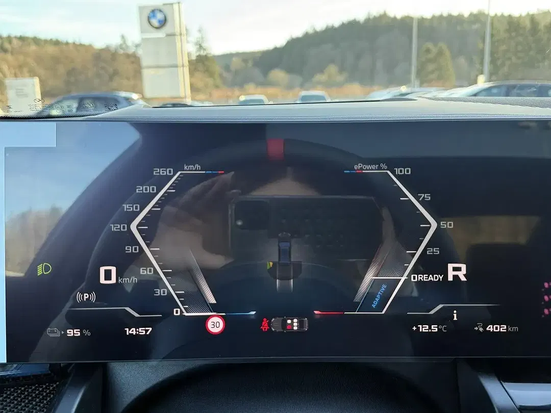 BMW i5 - Thumbnail 14