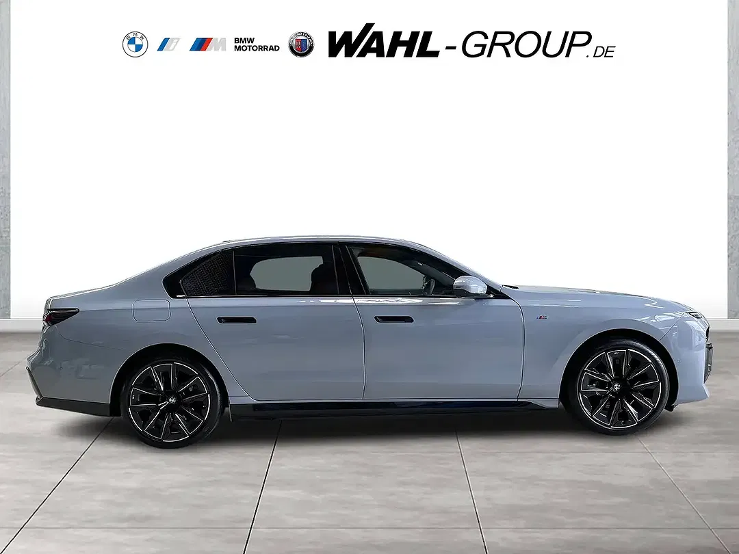 BMW i7 - Thumbnail 5