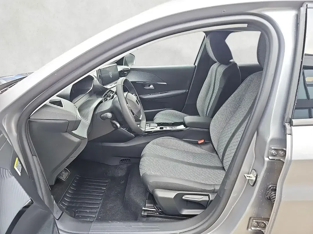 Peugeot 208 - Thumbnail 9