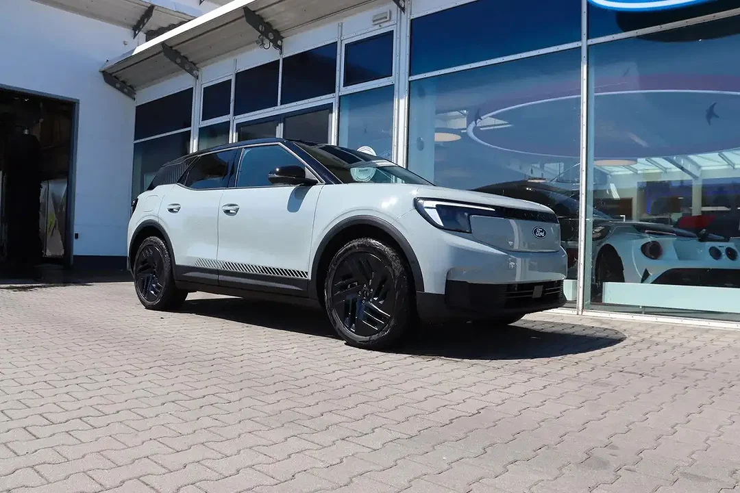 Ford Explorer - Afbeelding 1