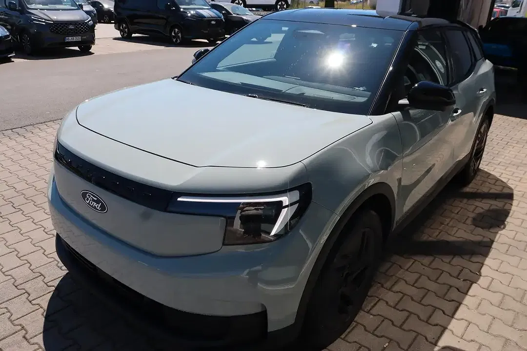 Ford Explorer - Thumbnail 4
