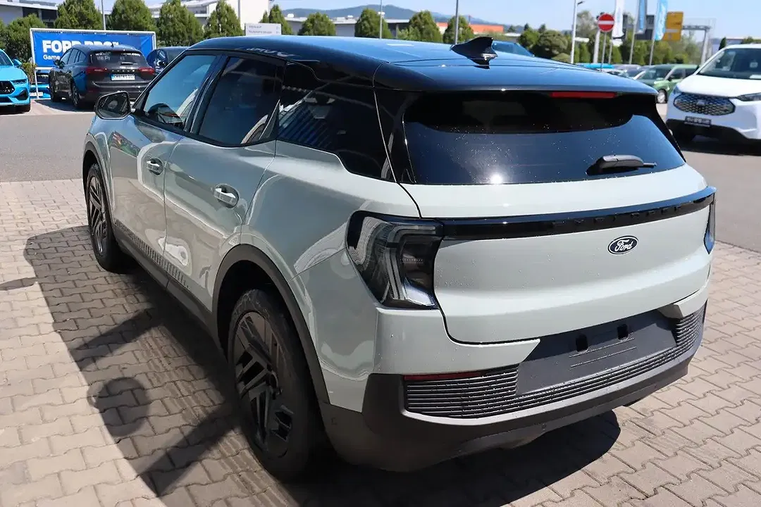 Ford Explorer - Thumbnail 7