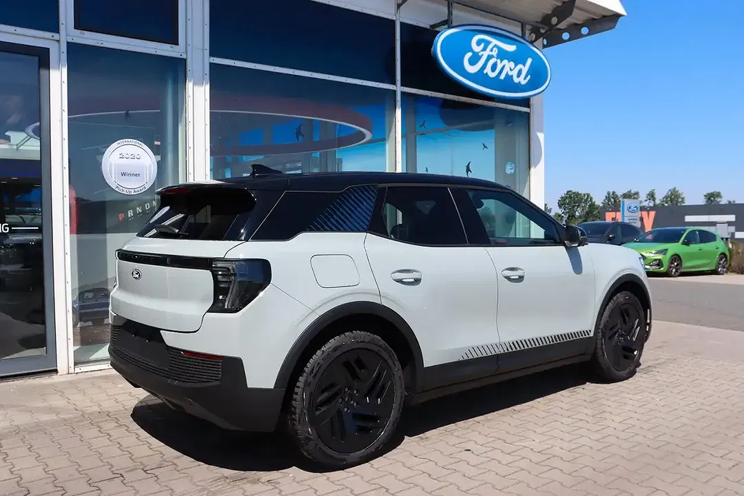 Ford Explorer - Thumbnail 8