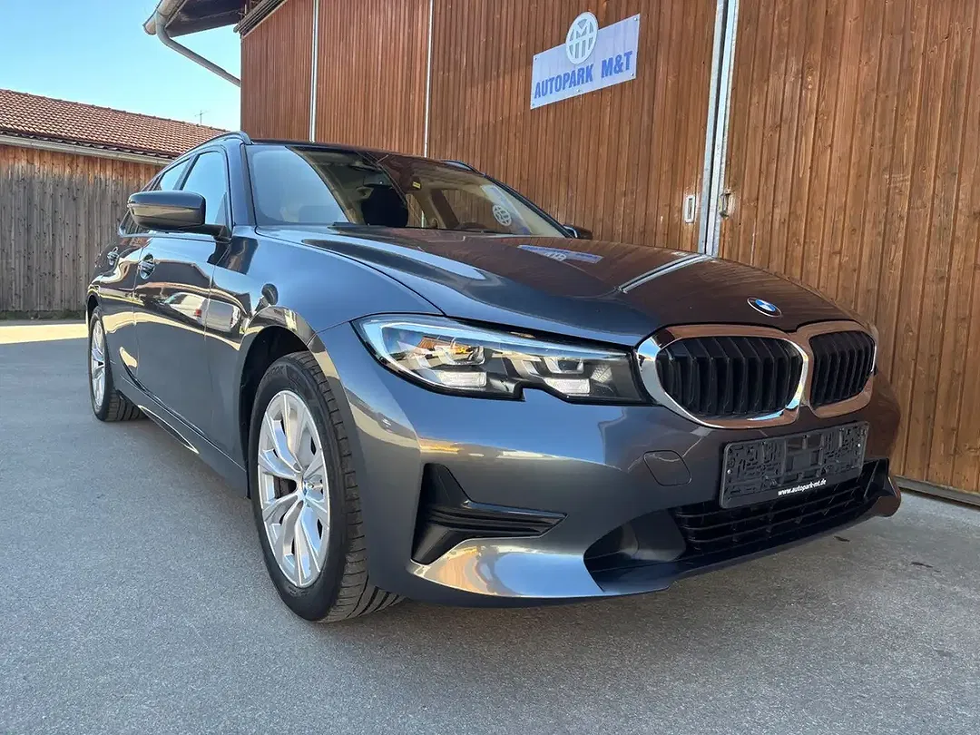 BMW 320 - Thumbnail 3