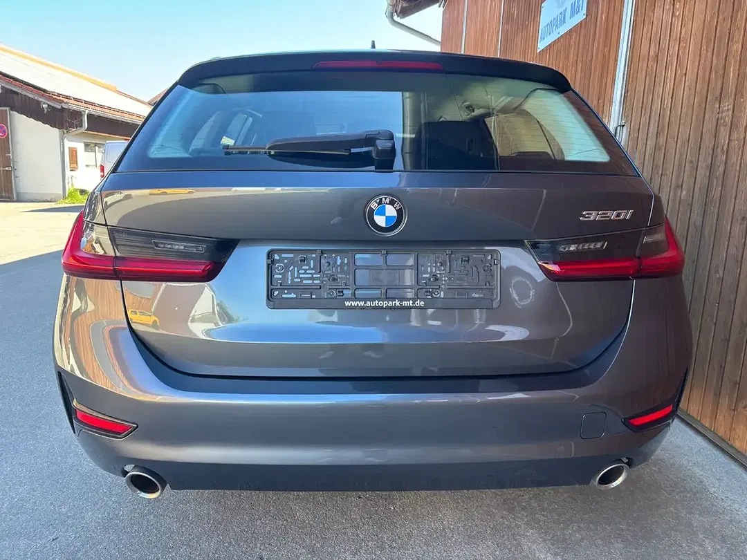 BMW 320 - Thumbnail 5
