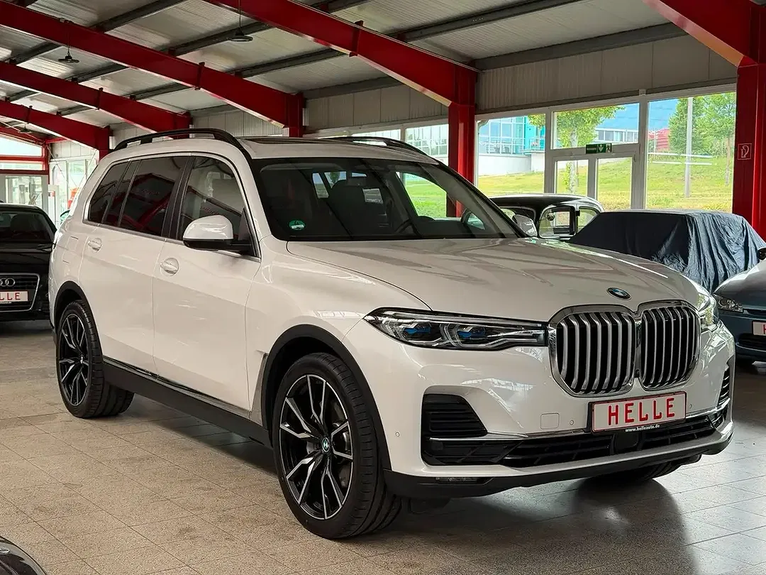 BMW X7 - Thumbnail 3