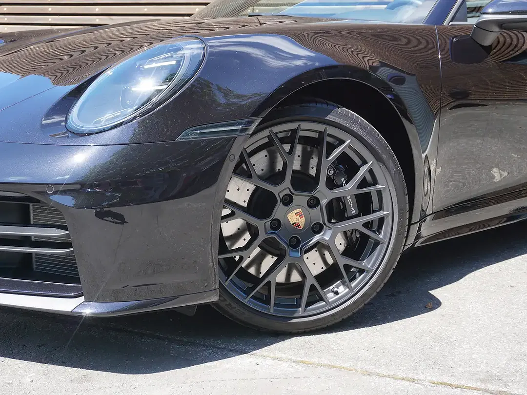 Porsche 992 - Thumbnail 2