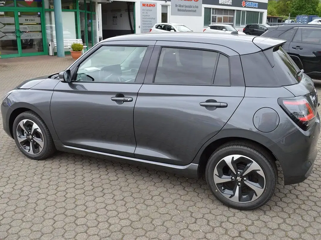 Suzuki Swift - Thumbnail 4