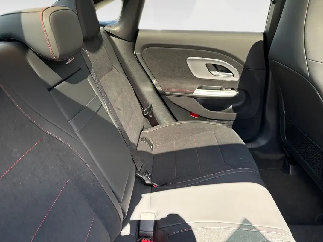 Mercedes-Benz CLA 180 - Thumbnail 8