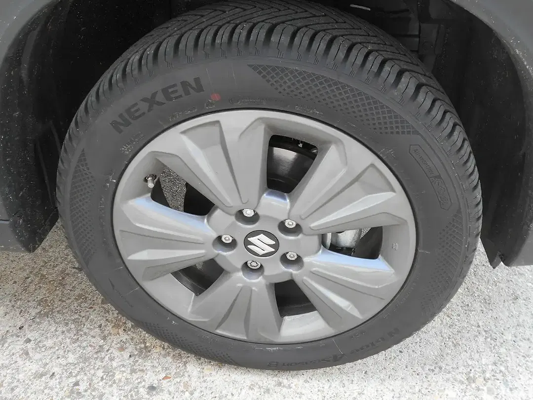 Suzuki Vitara - Thumbnail 6