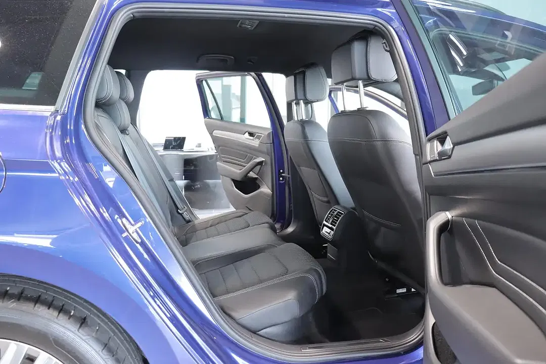 Volkswagen Passat Variant - Thumbnail 12