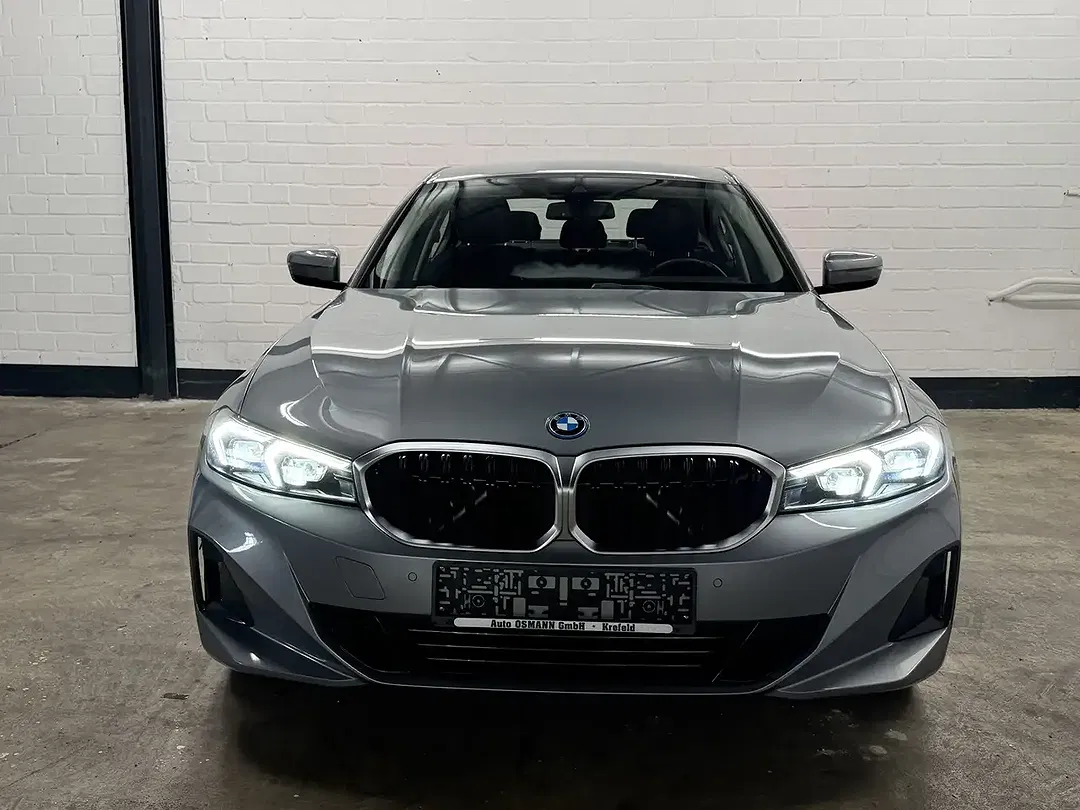 BMW 320 - Thumbnail 3