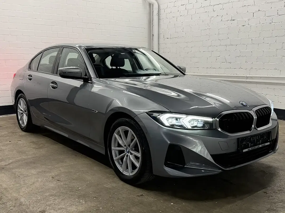 BMW 320 - Thumbnail 4