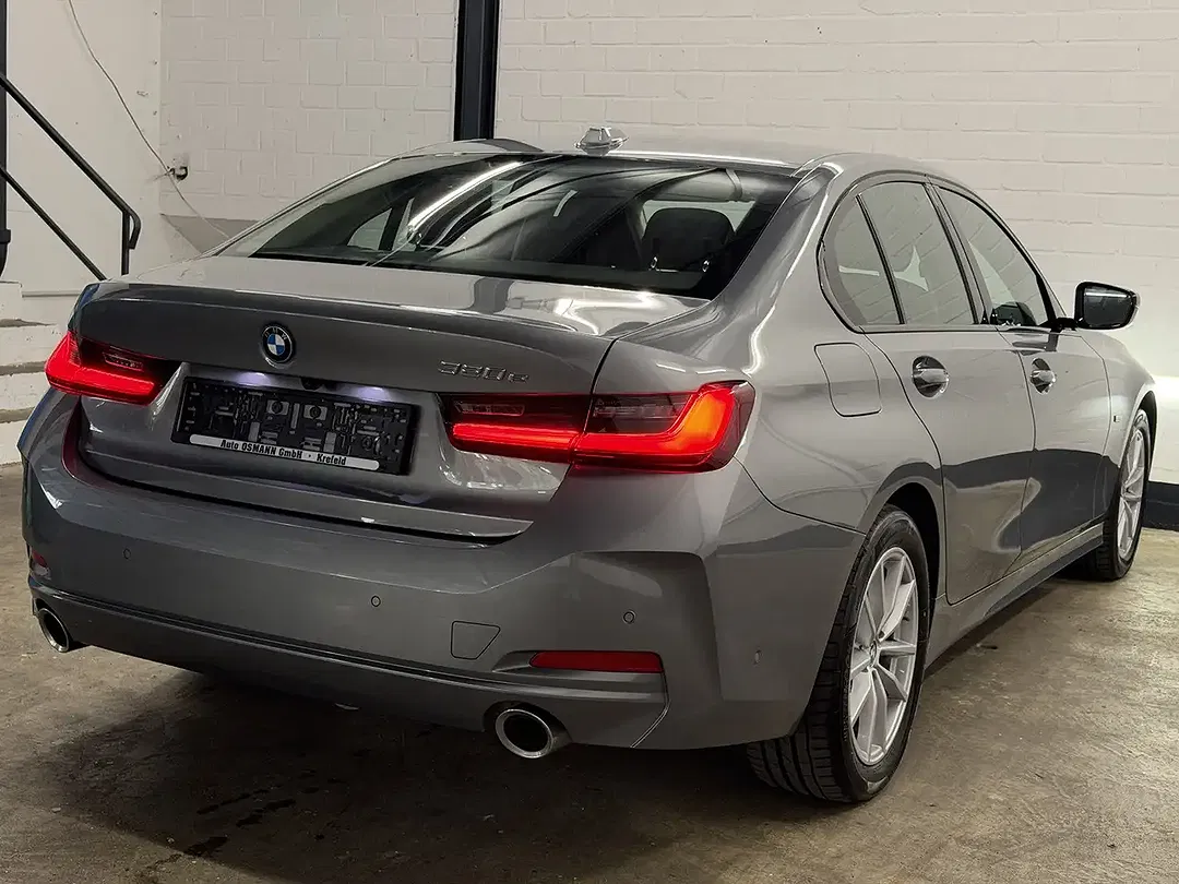 BMW 320 - Thumbnail 5