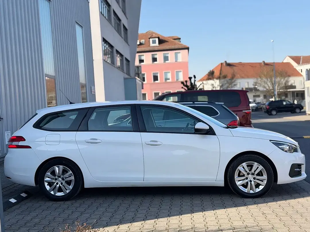 Peugeot 308 - Thumbnail 9