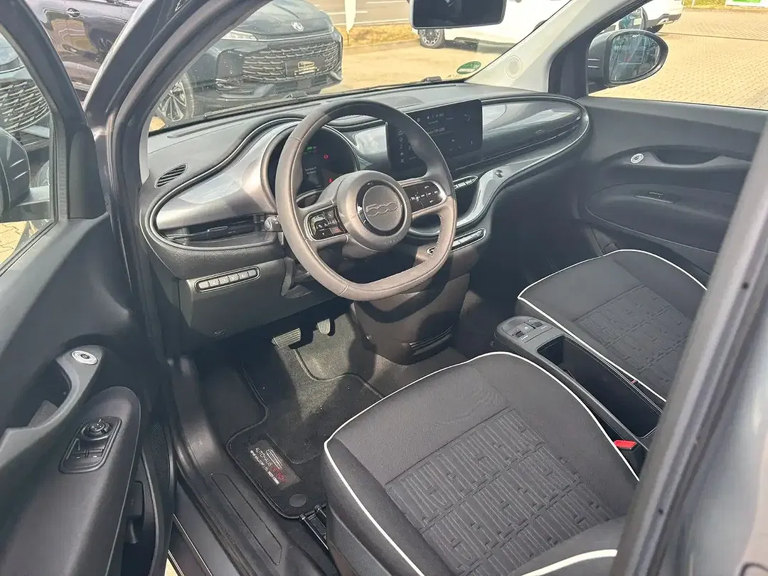 Fiat 500e - Thumbnail 9