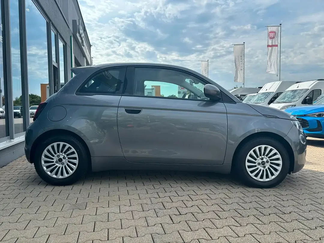Fiat 500e - Thumbnail 3