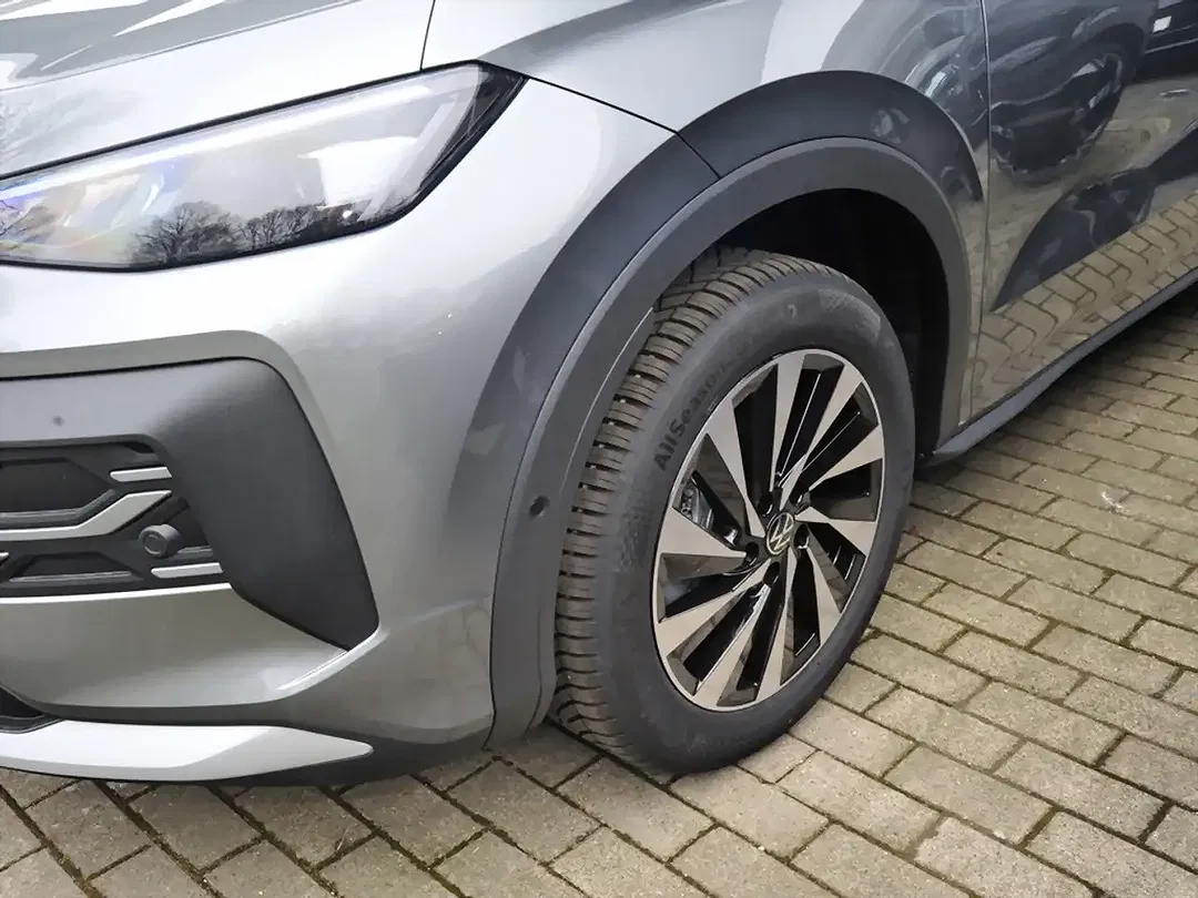 Volkswagen T-Roc - Thumbnail 5