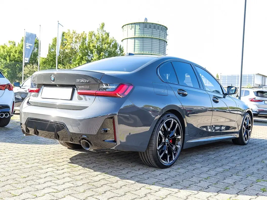 BMW 330 - Thumbnail 2