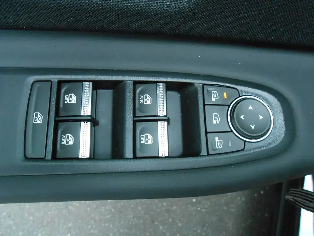 Nissan Micra - Thumbnail 10
