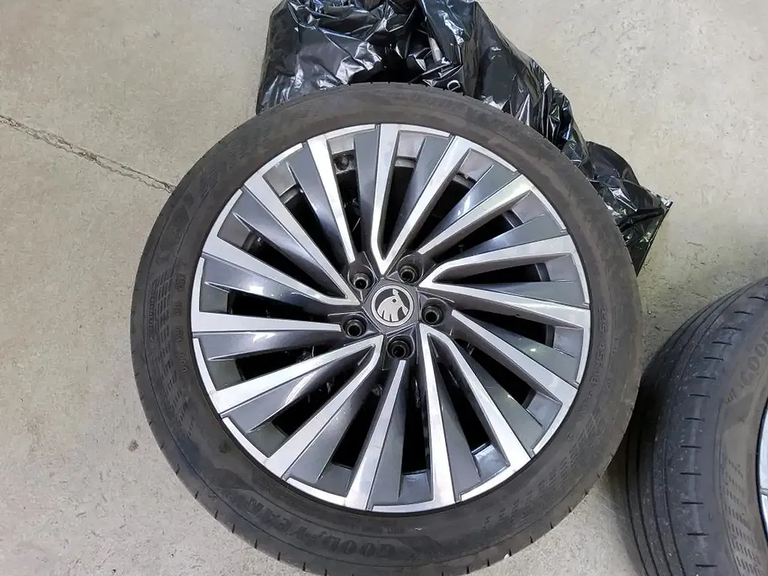 Skoda Superb - Thumbnail 4