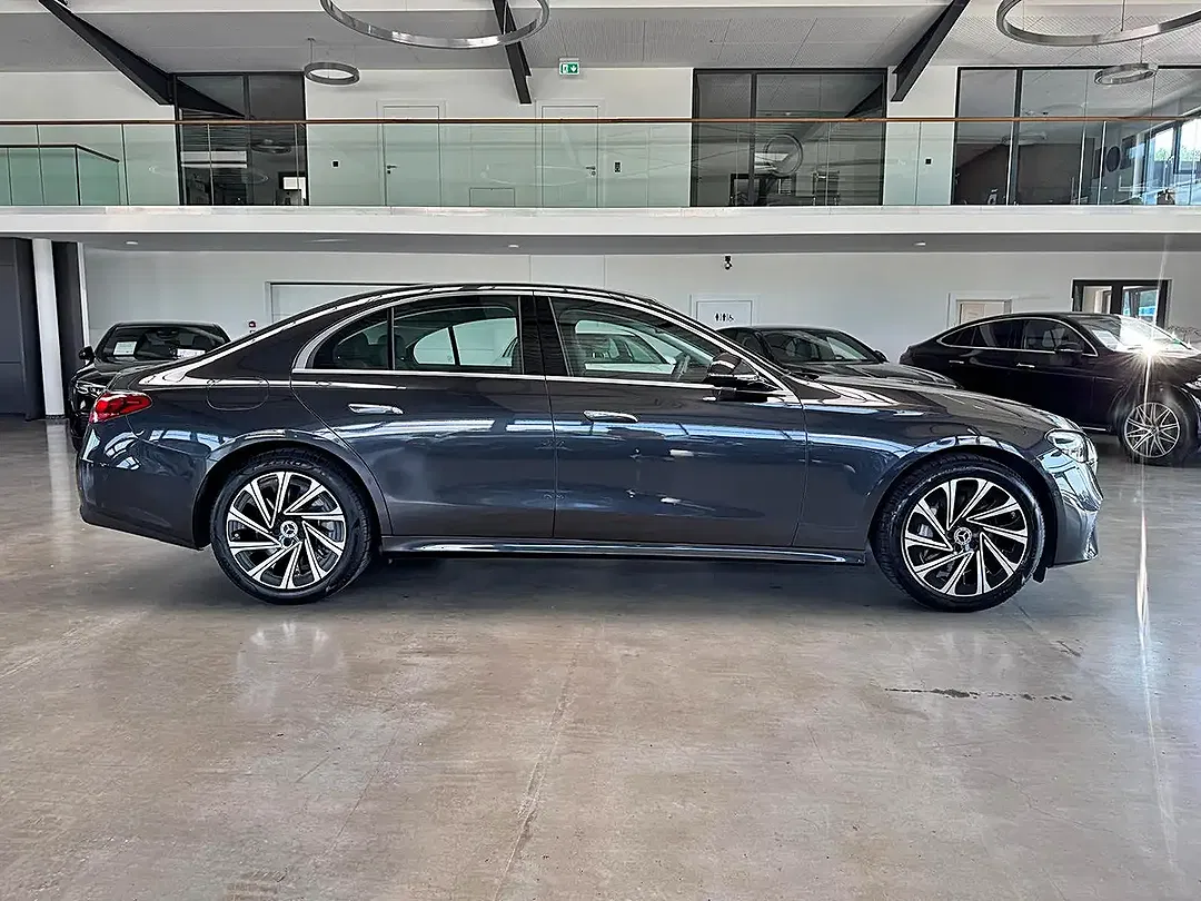 Mercedes-Benz E 300 - Thumbnail 10
