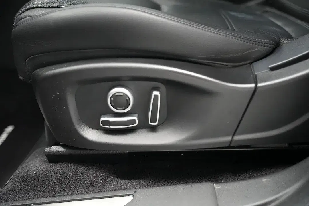 Jaguar E-Pace - Thumbnail 14