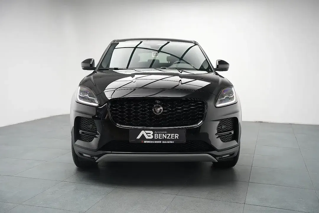 Jaguar E-Pace - Thumbnail 3