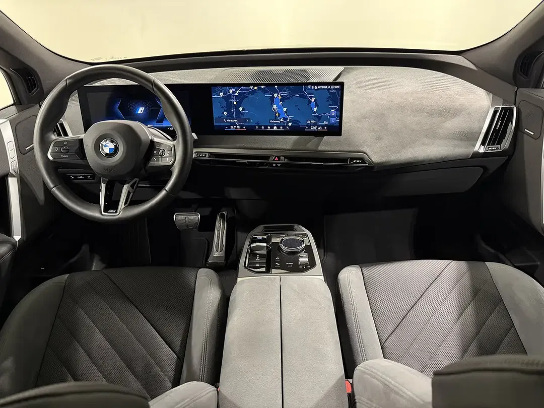 BMW iX - Thumbnail 11