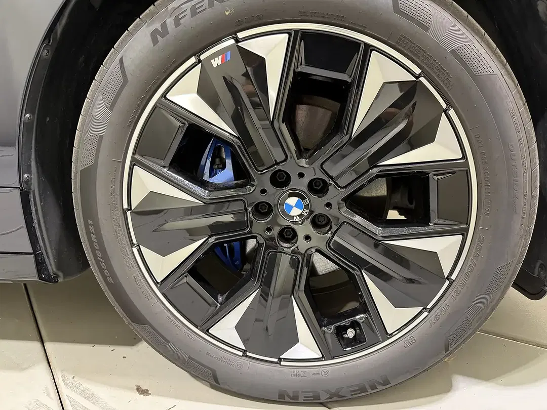 BMW iX - Thumbnail 8