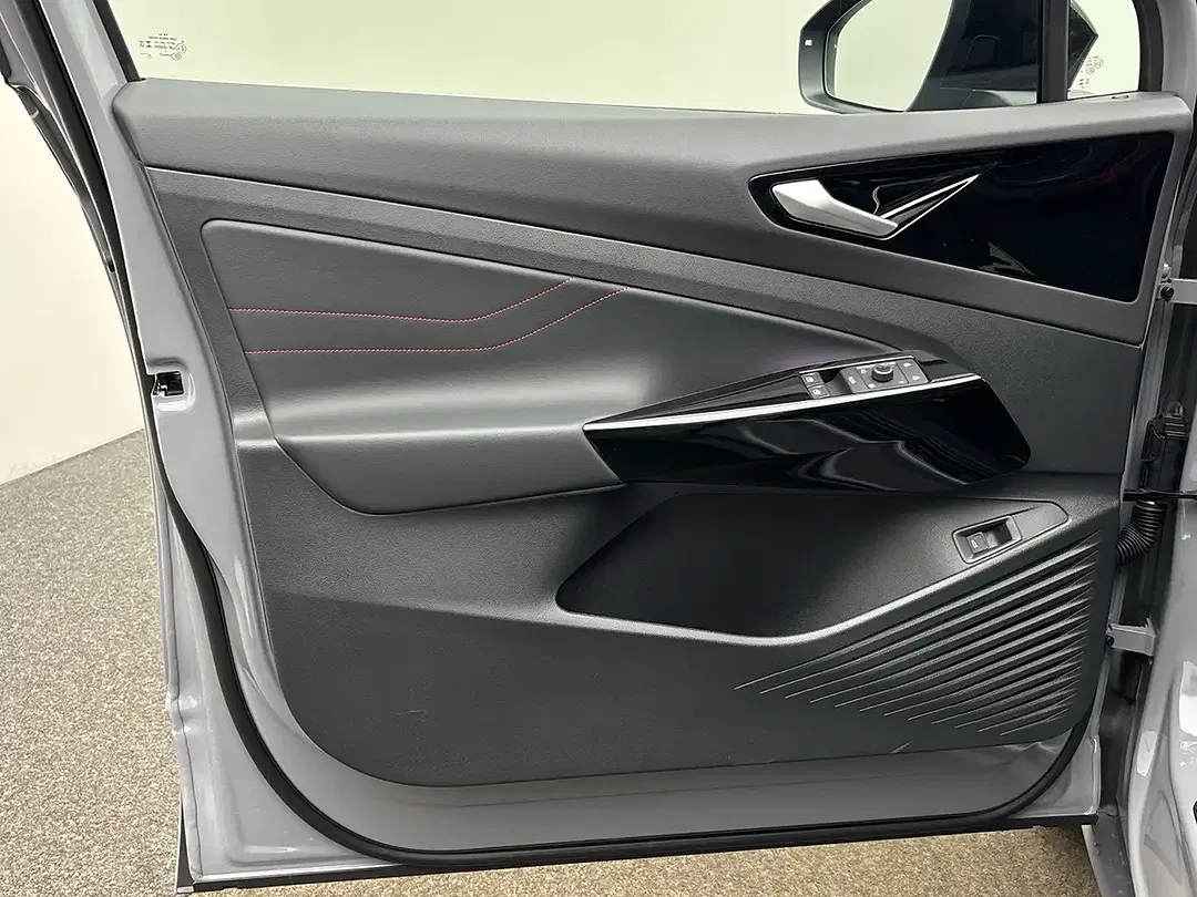 Volkswagen ID.4 - Thumbnail 12