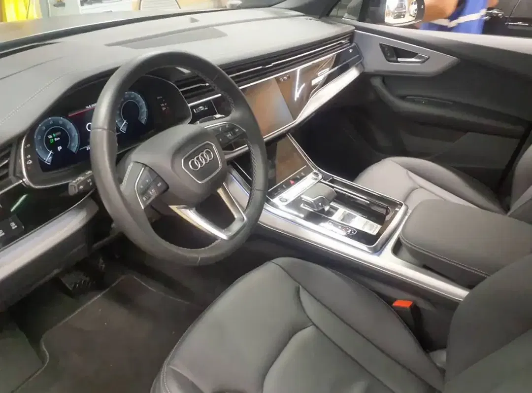 Audi Q7 - Thumbnail 4