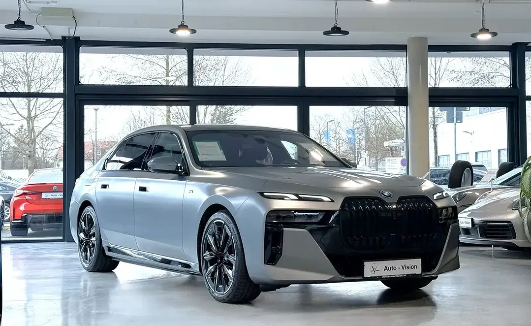 BMW i7 - Thumbnail 3