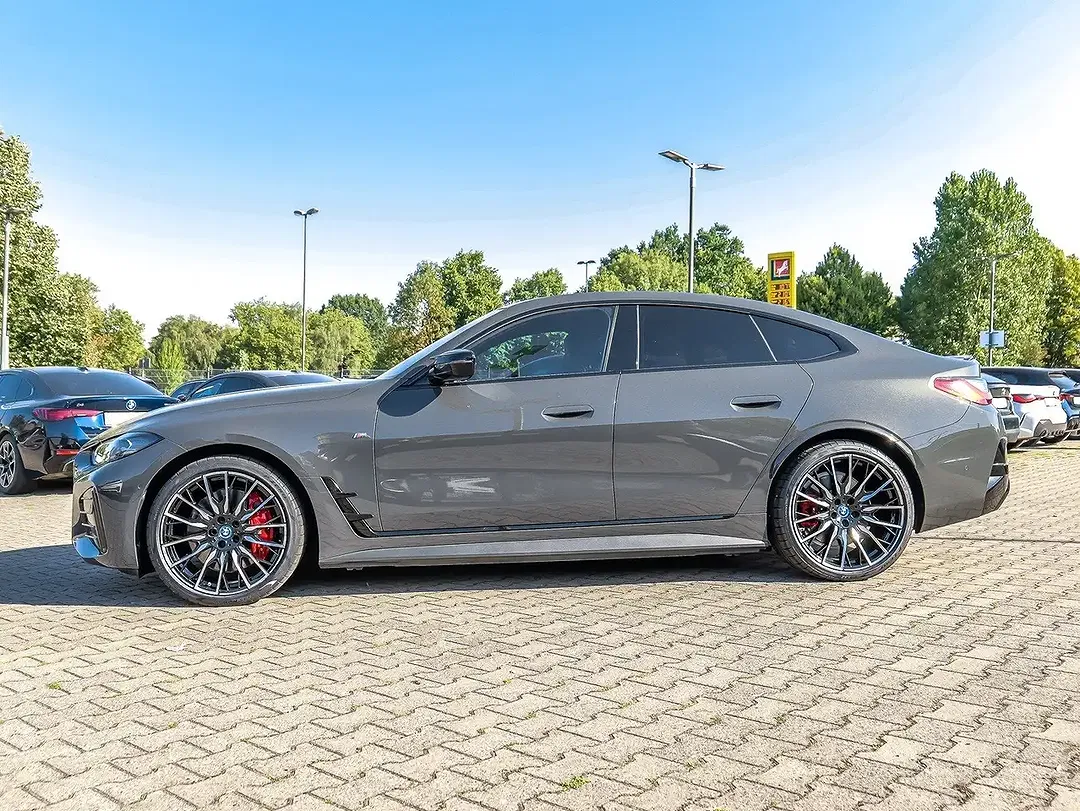 BMW i4 - Thumbnail 10