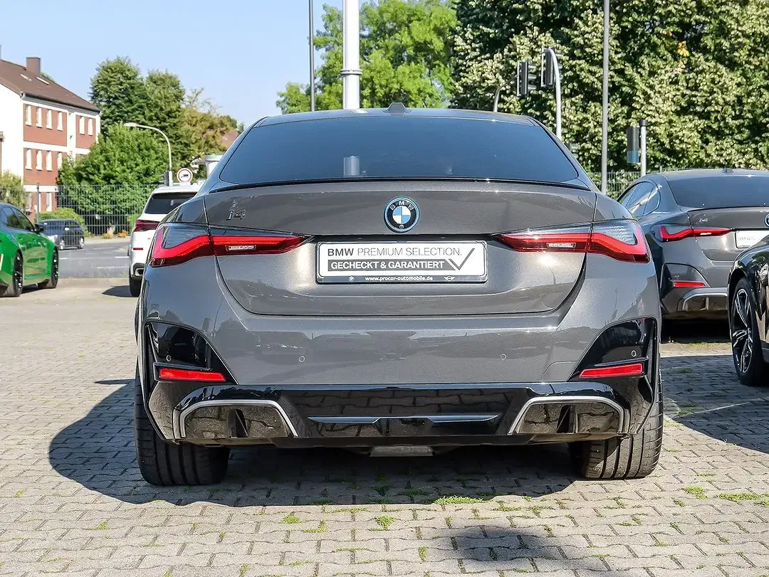 BMW i4 - Thumbnail 12