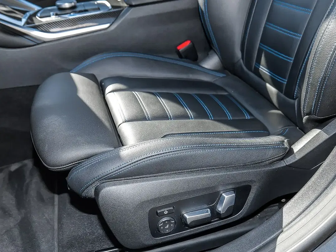 BMW i4 - Thumbnail 24