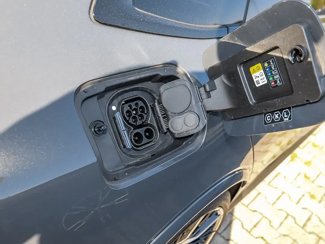 BMW i4 - Thumbnail 25