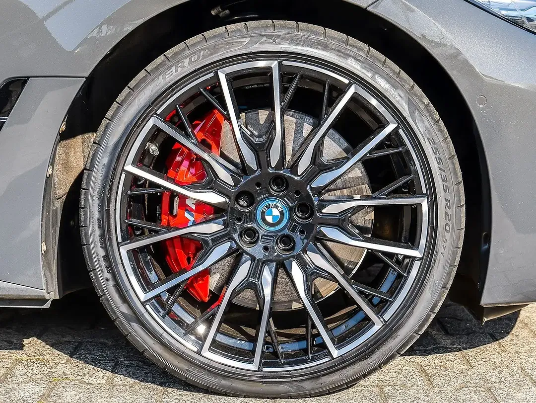 BMW i4 - Thumbnail 4