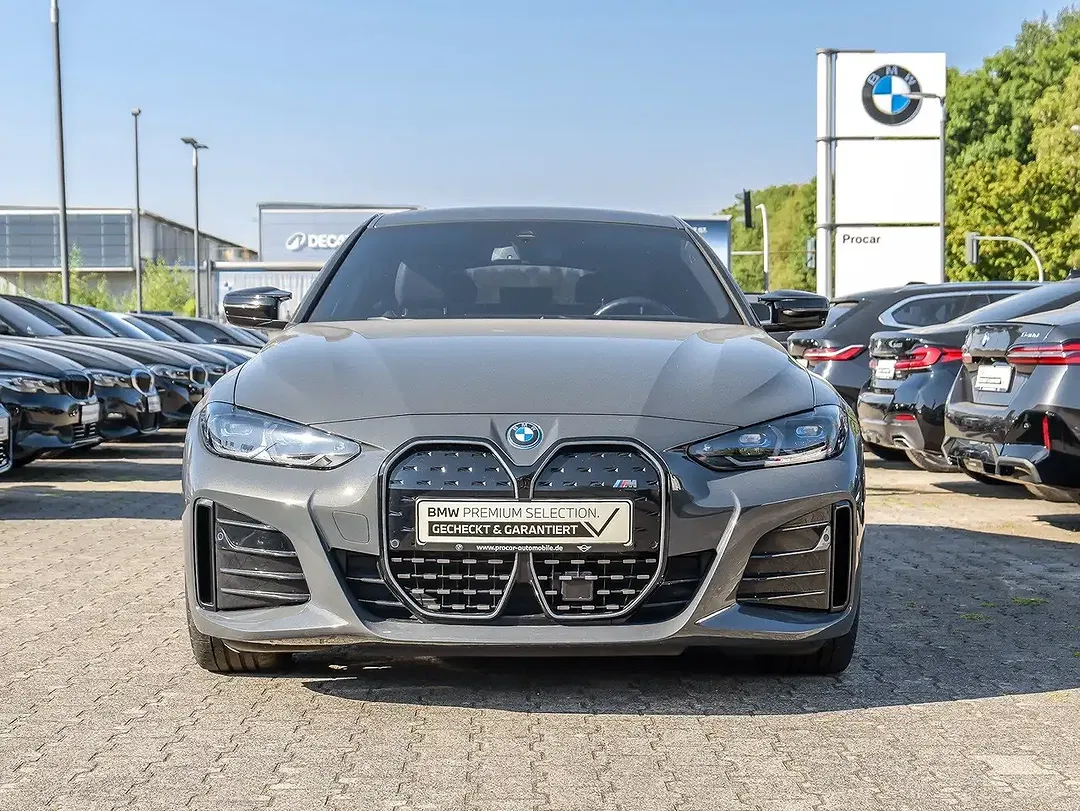 BMW i4 - Thumbnail 9