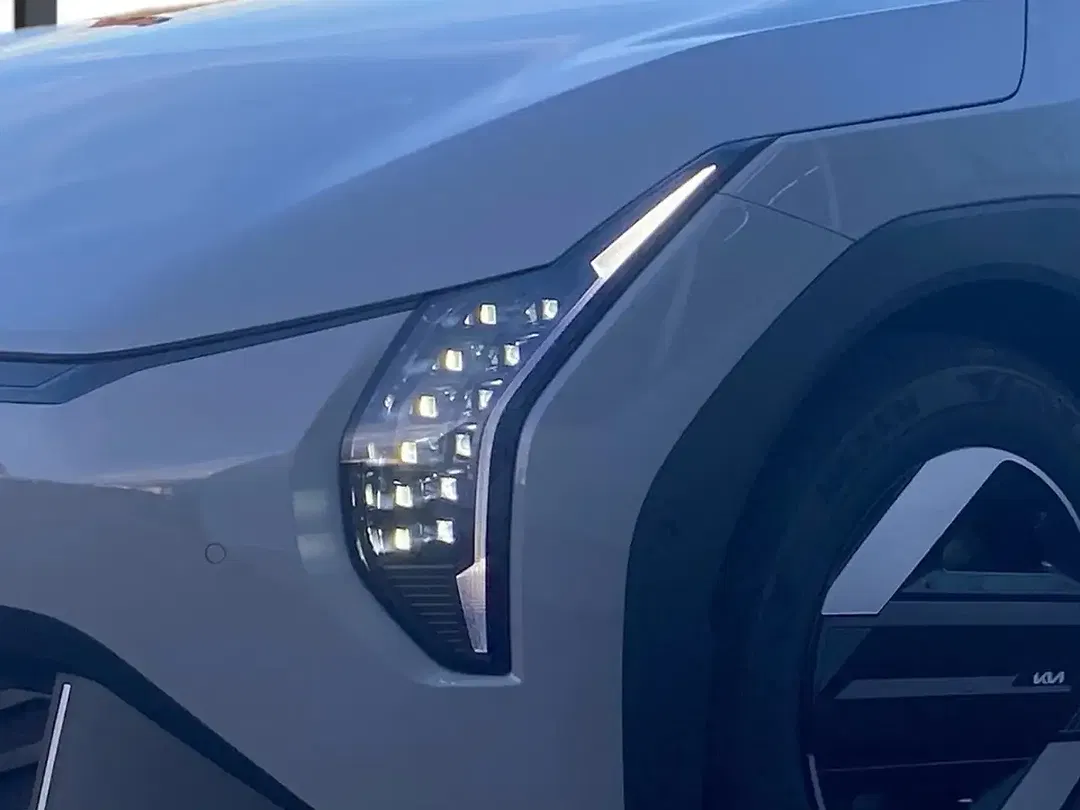 Kia EV4 - Thumbnail 6