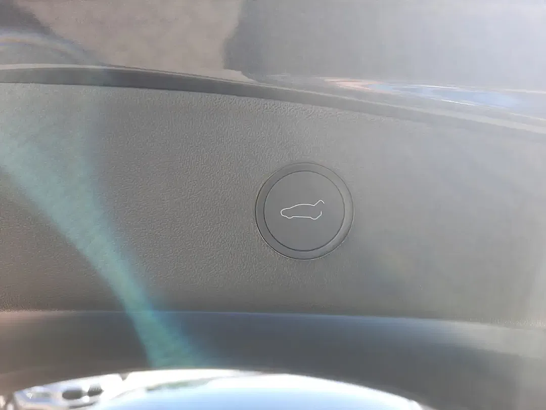 Tesla Model 3 - Thumbnail 11