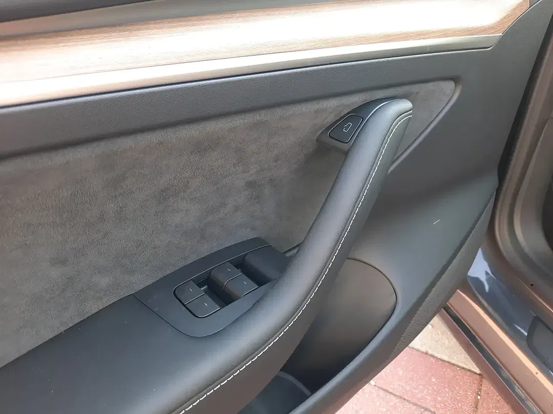 Tesla Model 3 - Thumbnail 13
