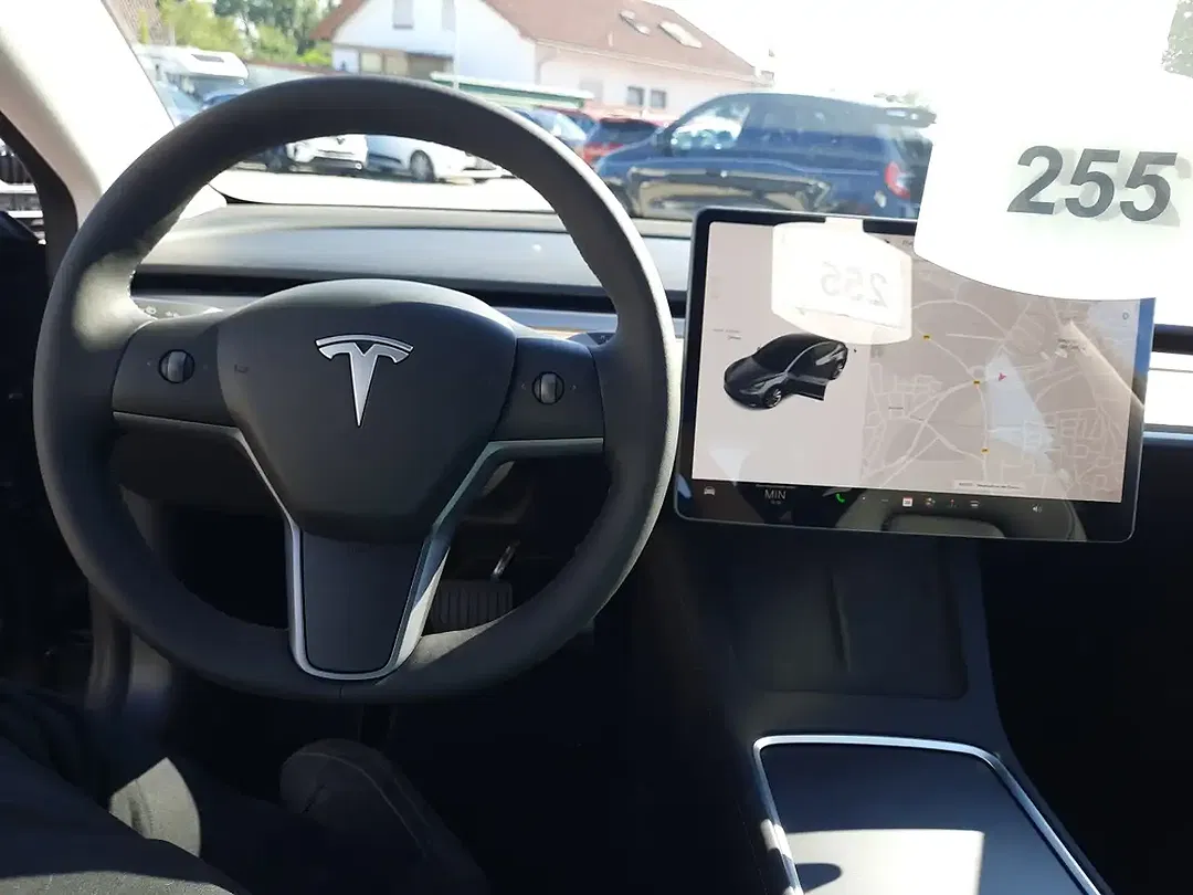 Tesla Model 3 - Thumbnail 15