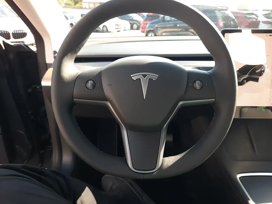 Tesla Model 3 - Thumbnail 16