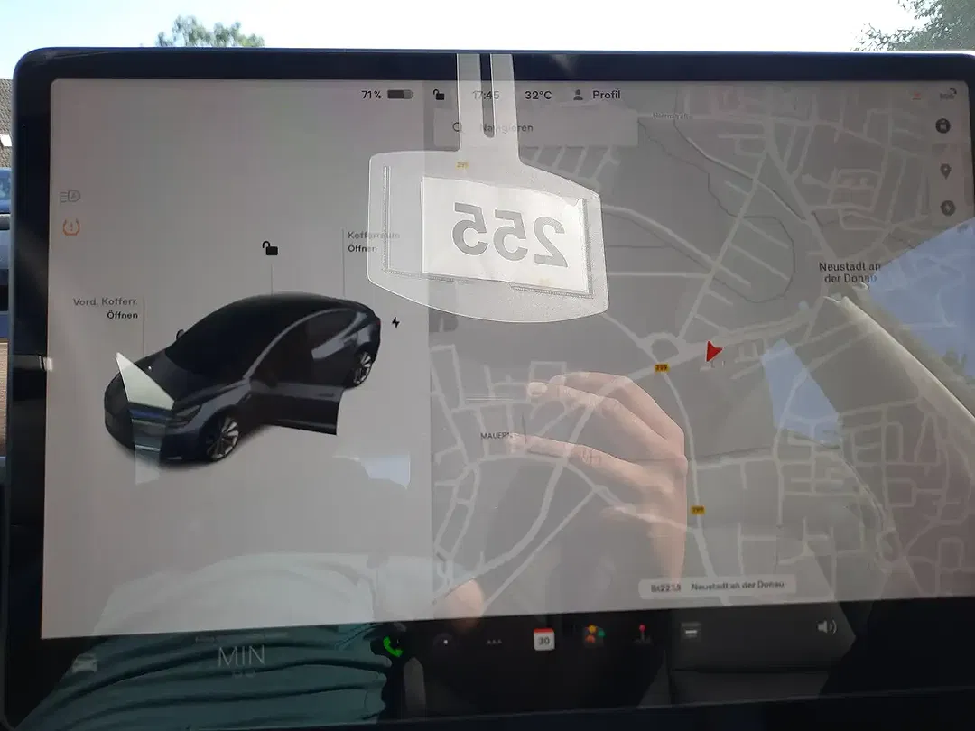 Tesla Model 3 - Thumbnail 17