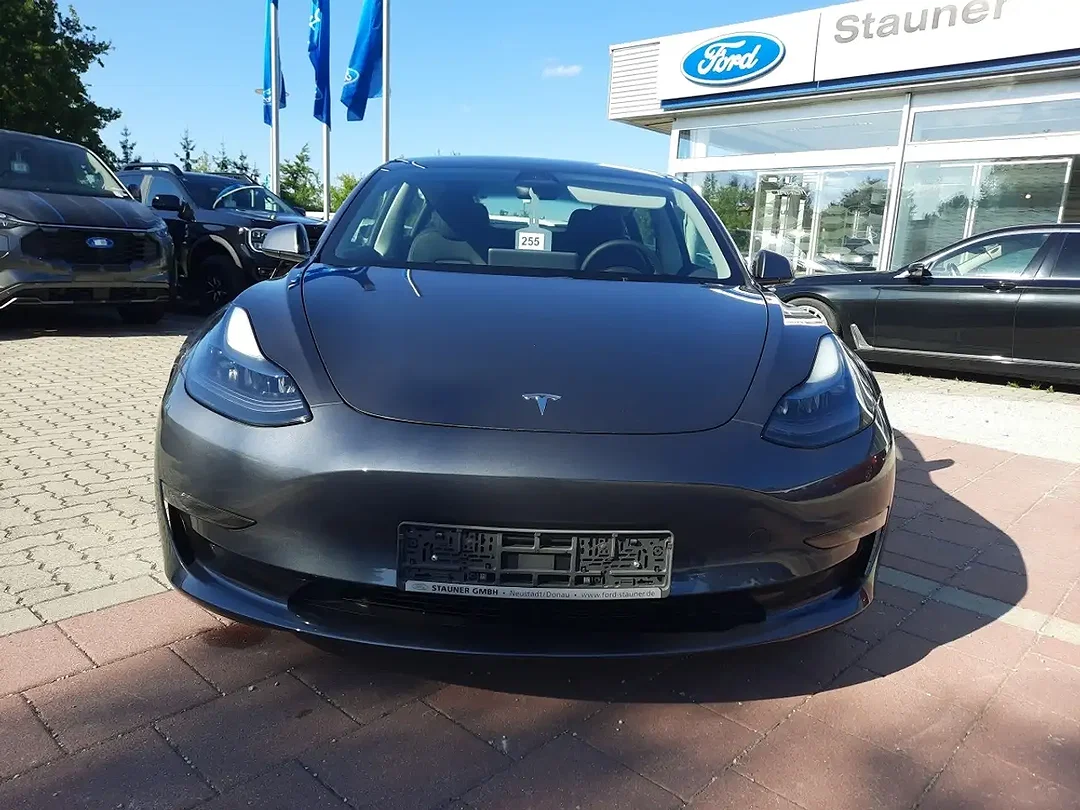 Tesla Model 3 - Afbeelding 1
