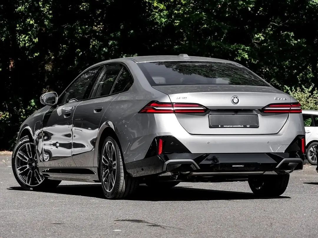 BMW 550 - Thumbnail 2